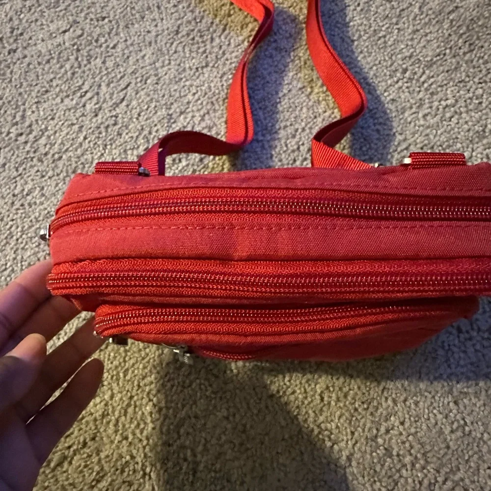 Baggallini triple zip‎ bagg